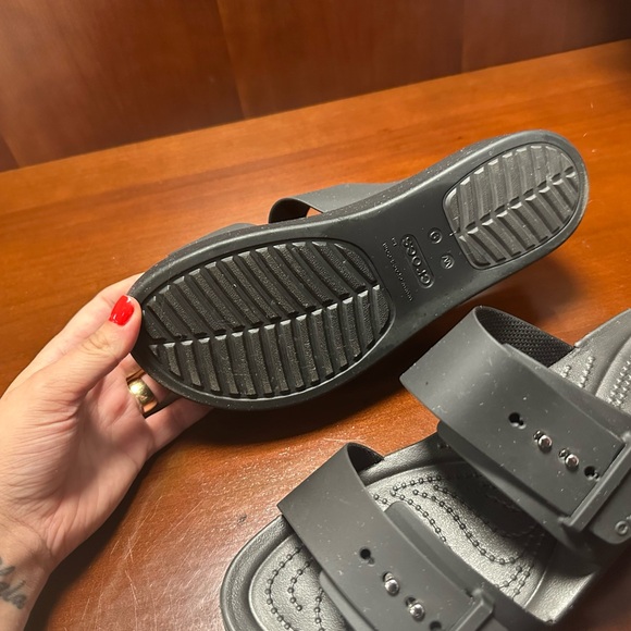 CROCS Women's Brooklyn Buckle Sandals - Black - Picture 12 of 13